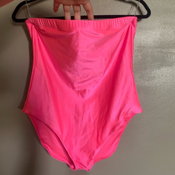 Neon pink sleeveless body suit - Picture 2 of 4
